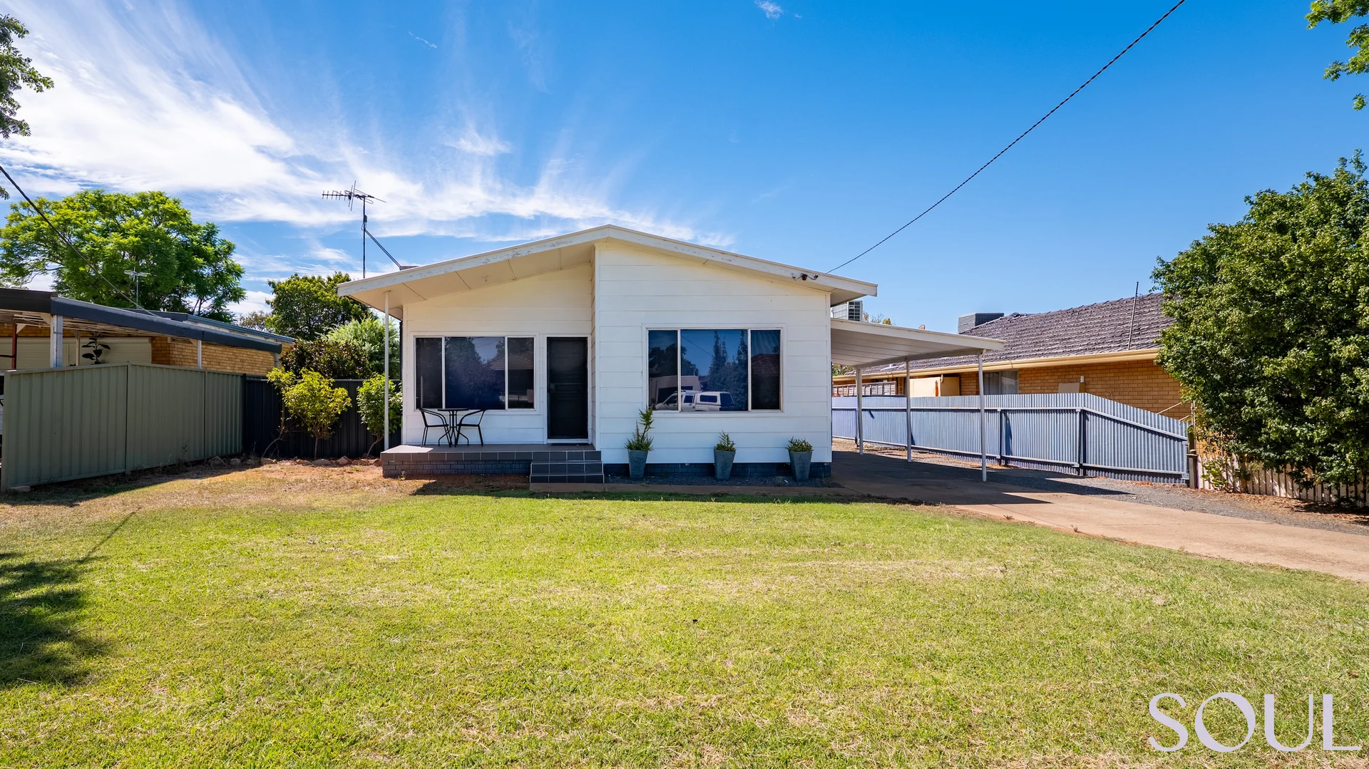 9 Ross Crescent (1/12)