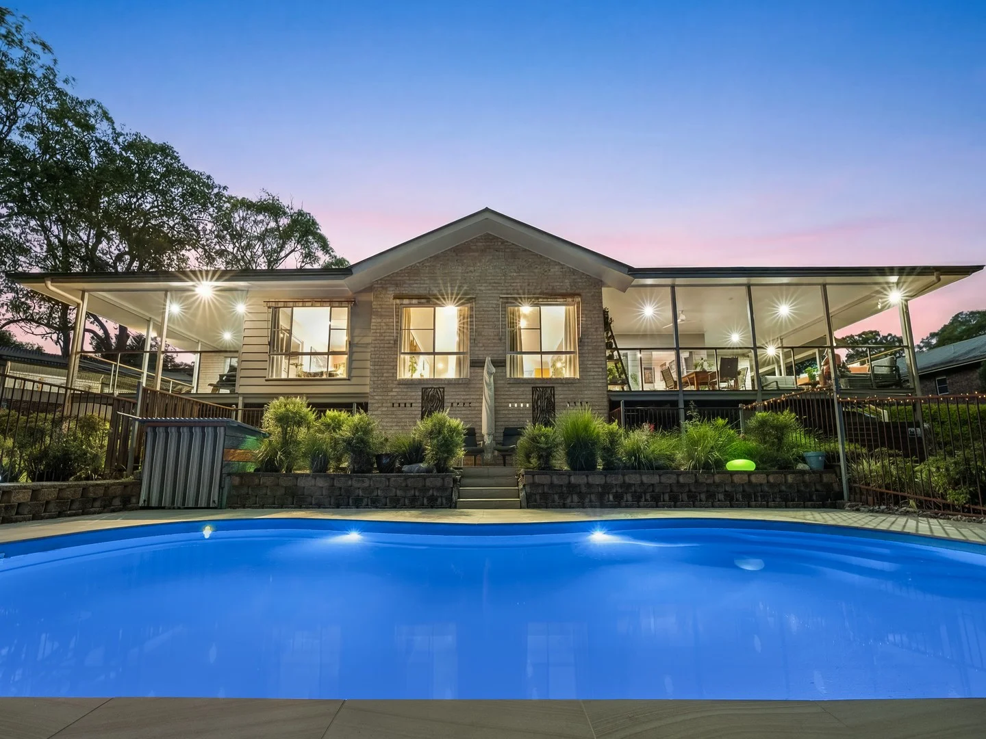 9 Shores Close (1/23)