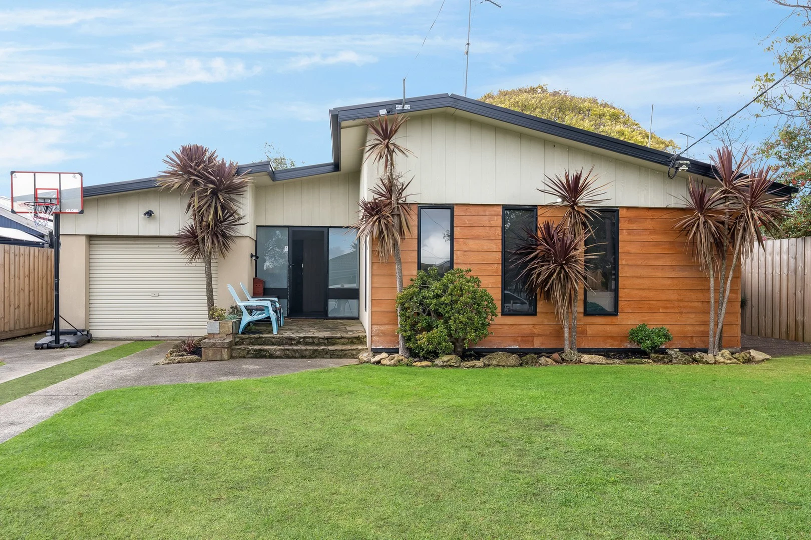 9 Tony Street - Image 1