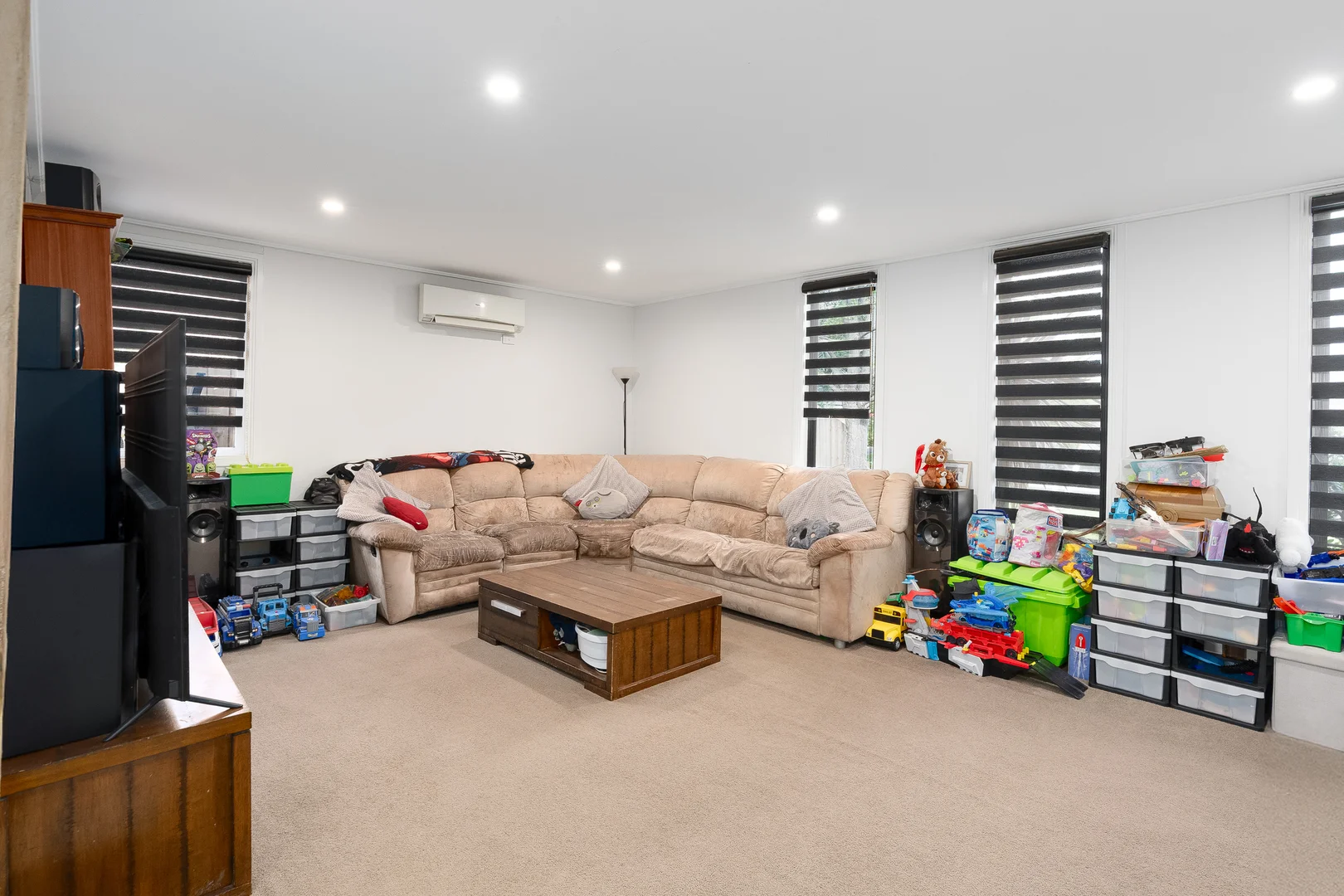 9 Tony Street - Image 2