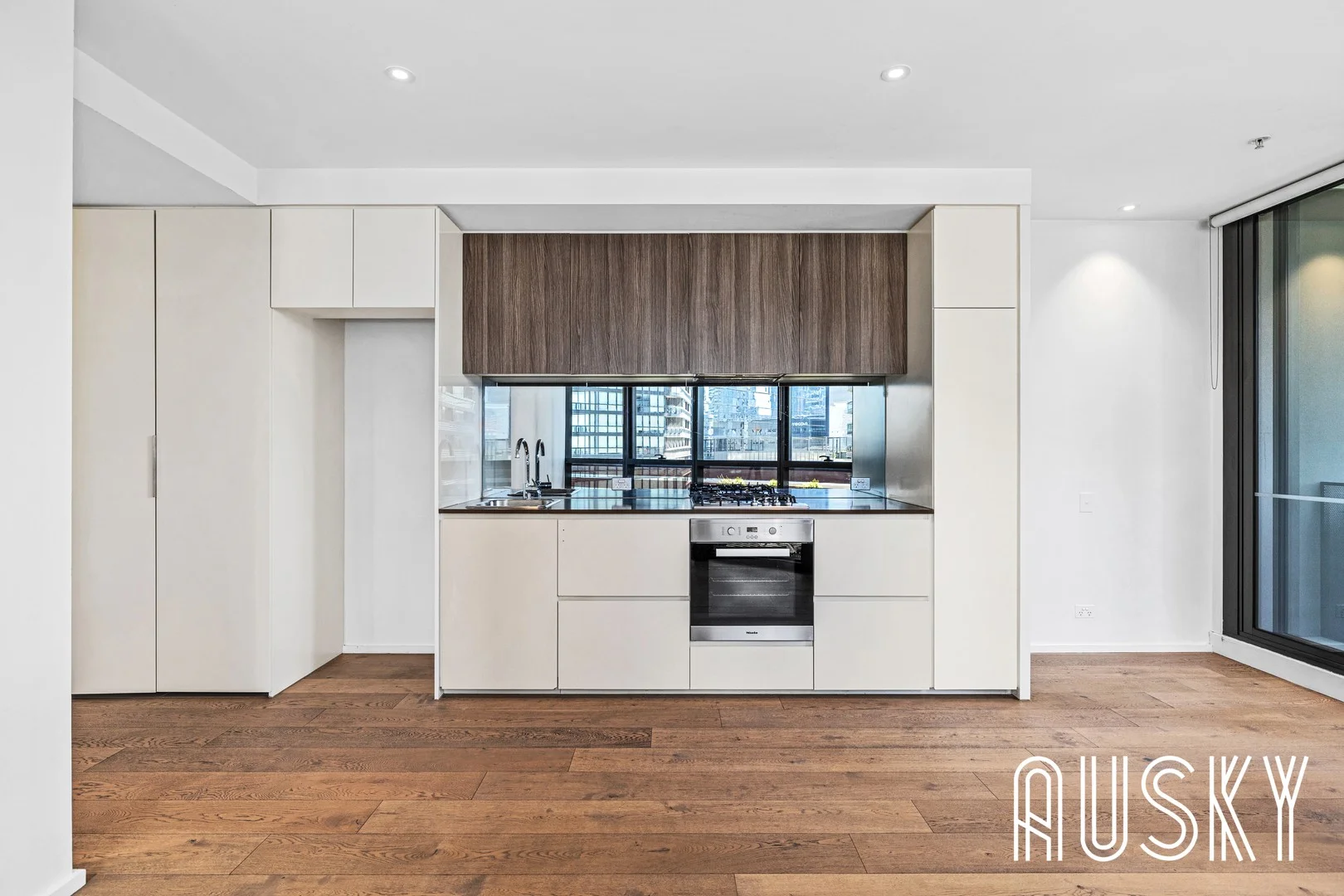 902s/889 Collins Street Street (1/13)