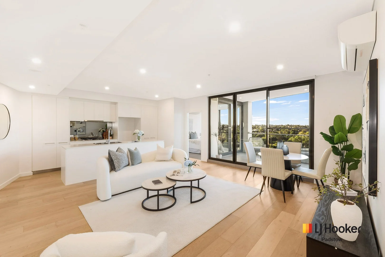 904/12 Stanley Street (1/13)