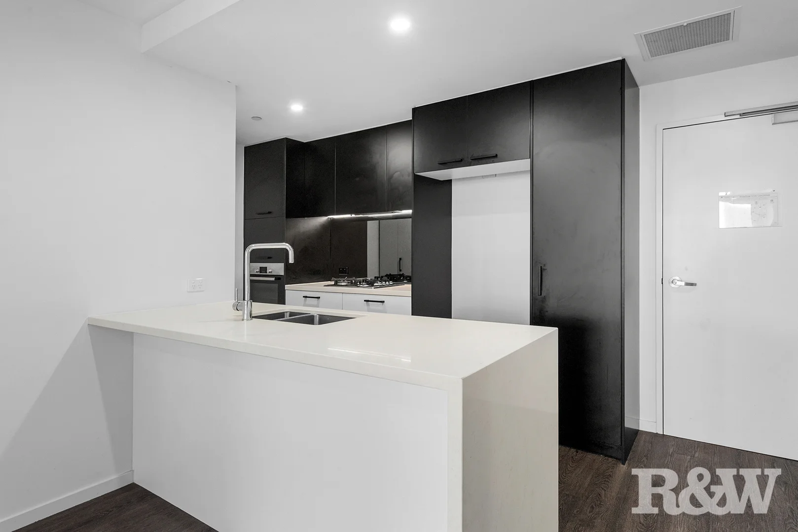 906/28 Wolseley Street (1/18)