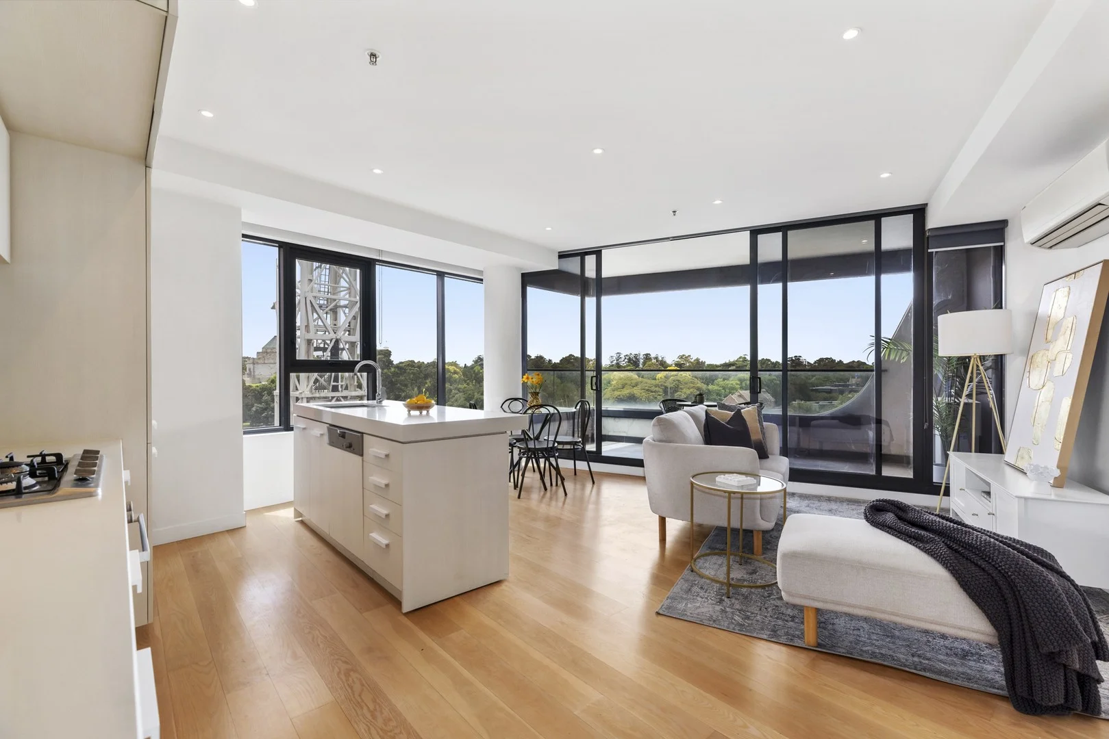 906/38 Albert Road (1/18)
