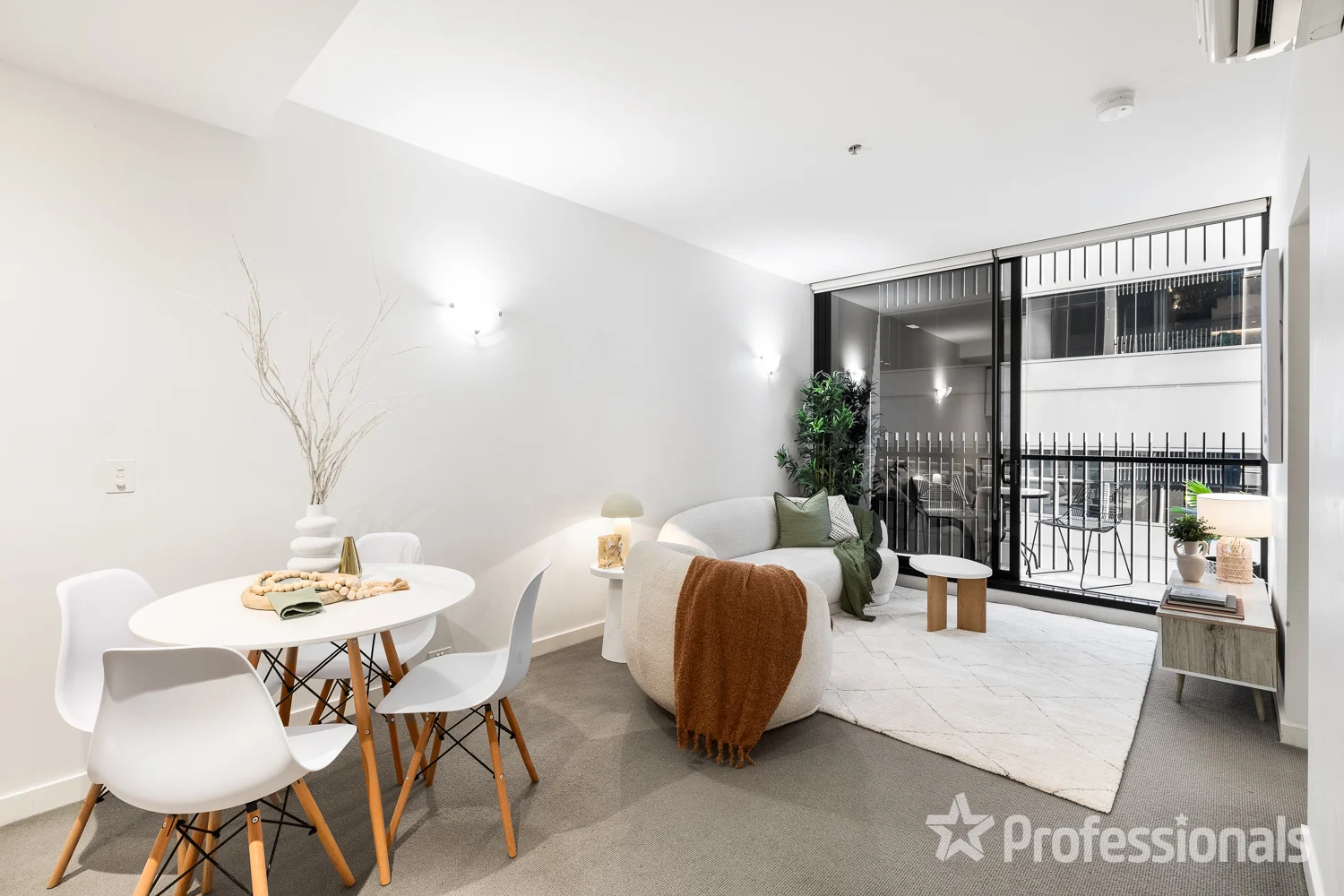 912/470 St Kilda Road (1/9)