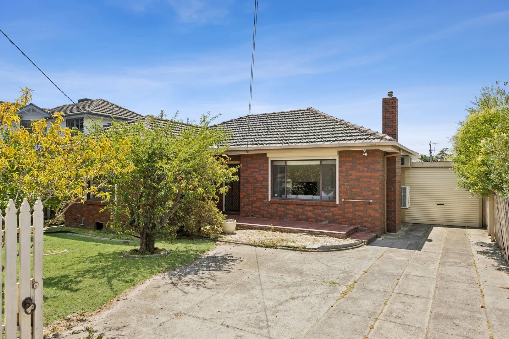 93 Deakin Street (1/11)