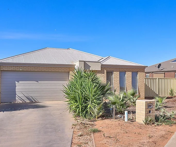 94 Ellswood Crescent (1/1)