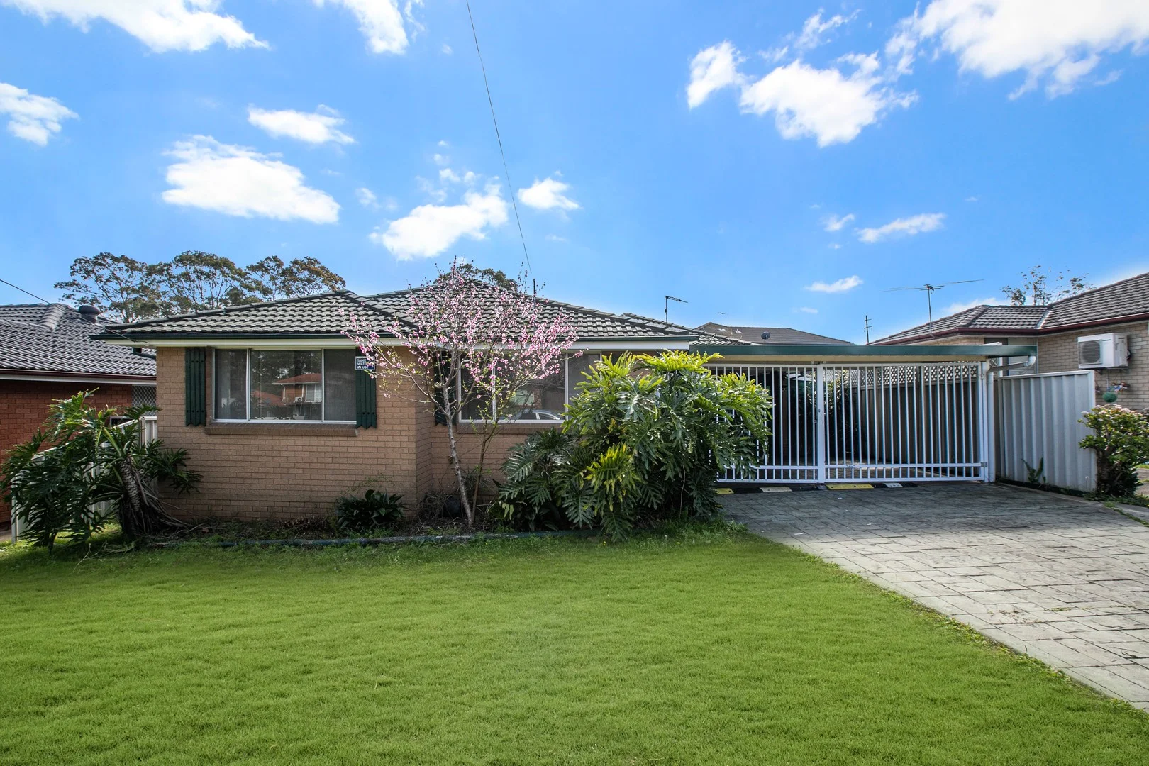 95 Oliveri Crescent (1/1)