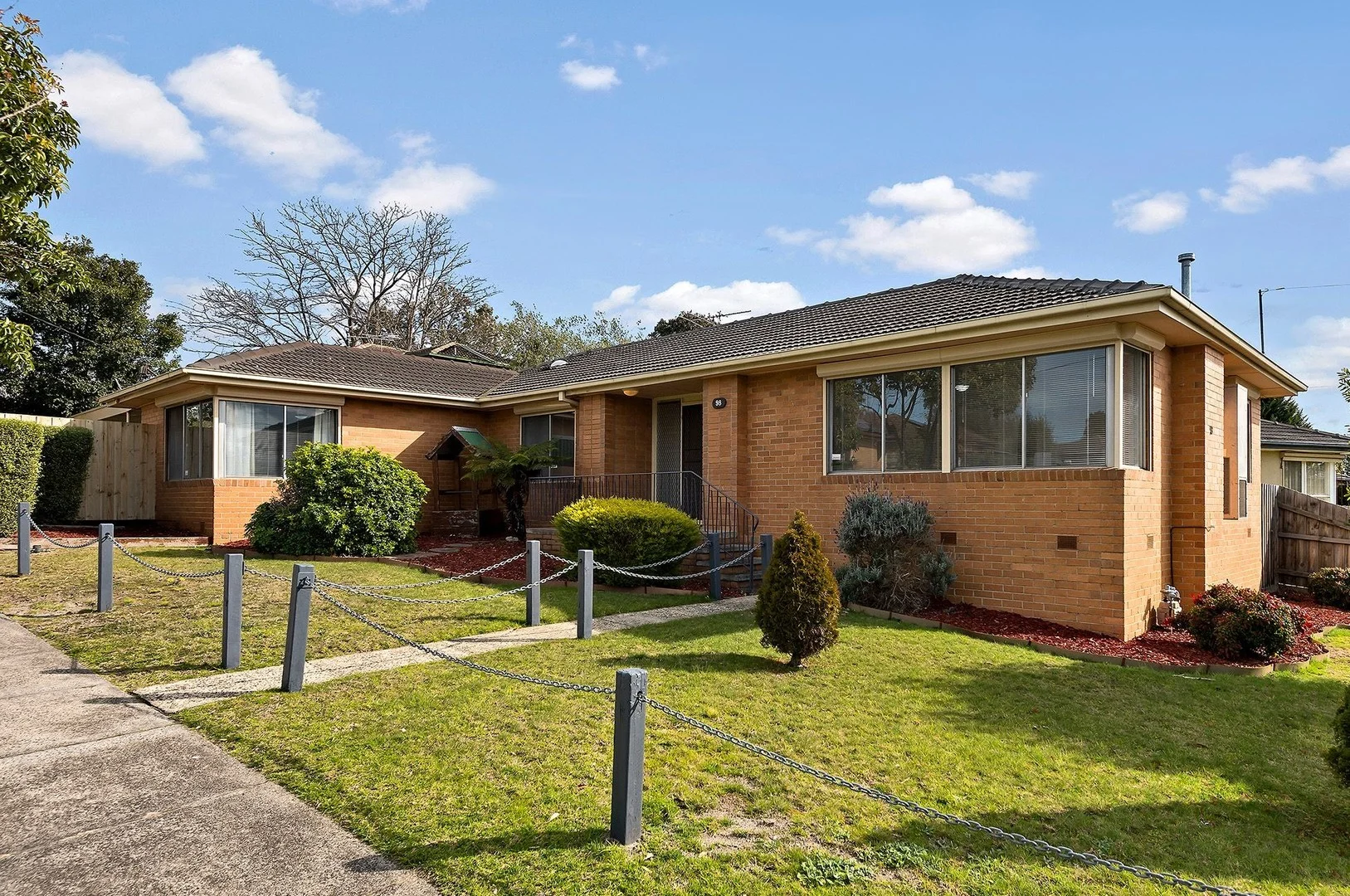 98 Karingal Drive (1/1)