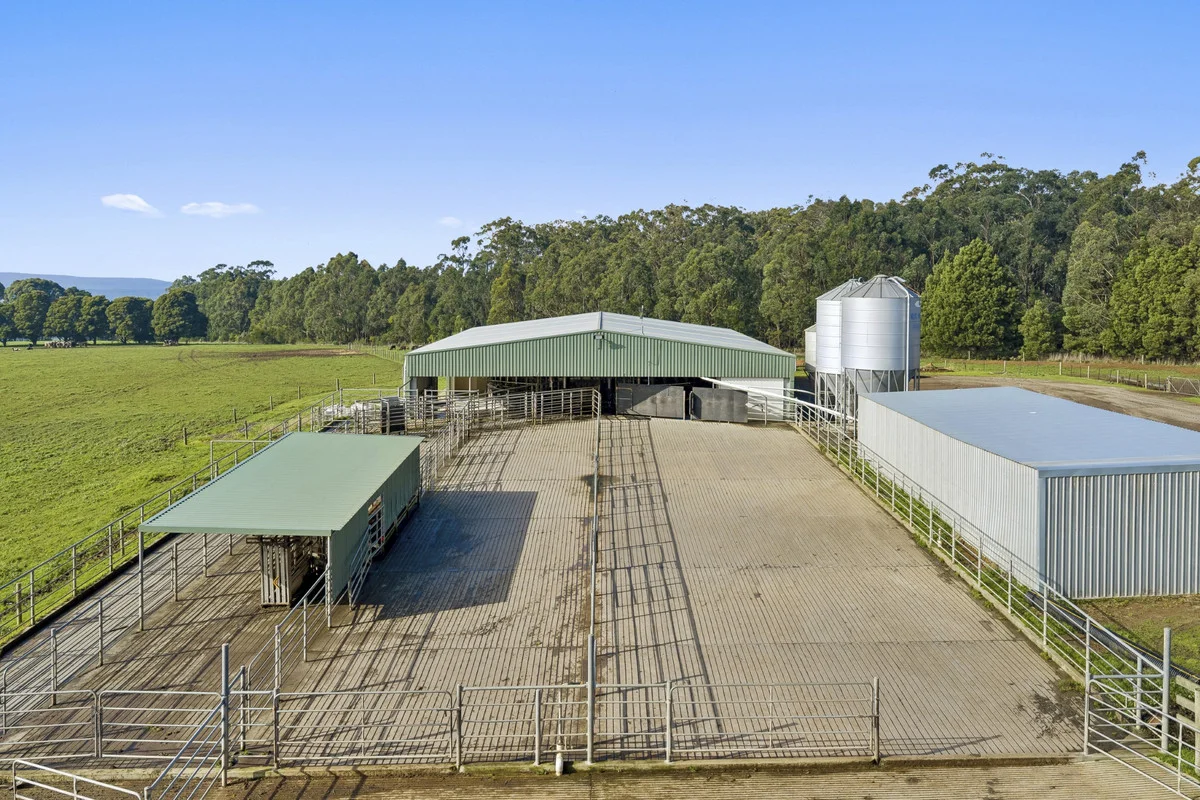 999 Centre Road - Image 3