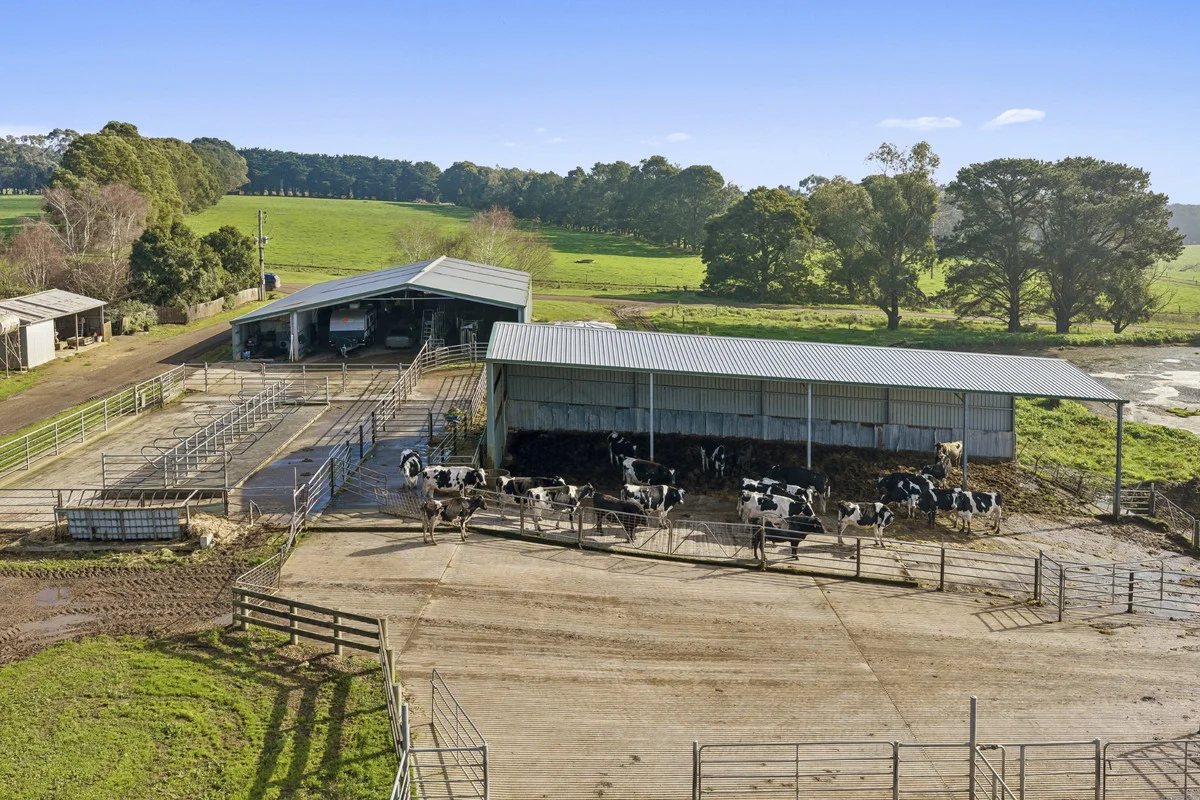 999 Centre Road - Image 5