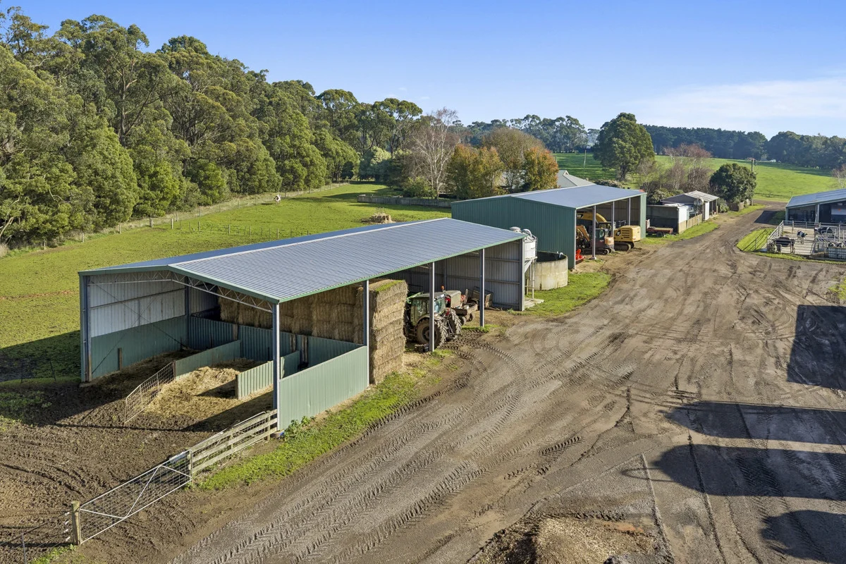 999 Centre Road - Image 4