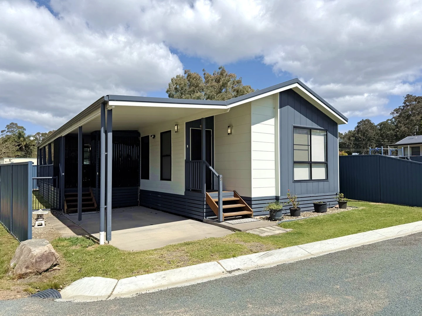 LV9/99 Princes Hwy (1/1)