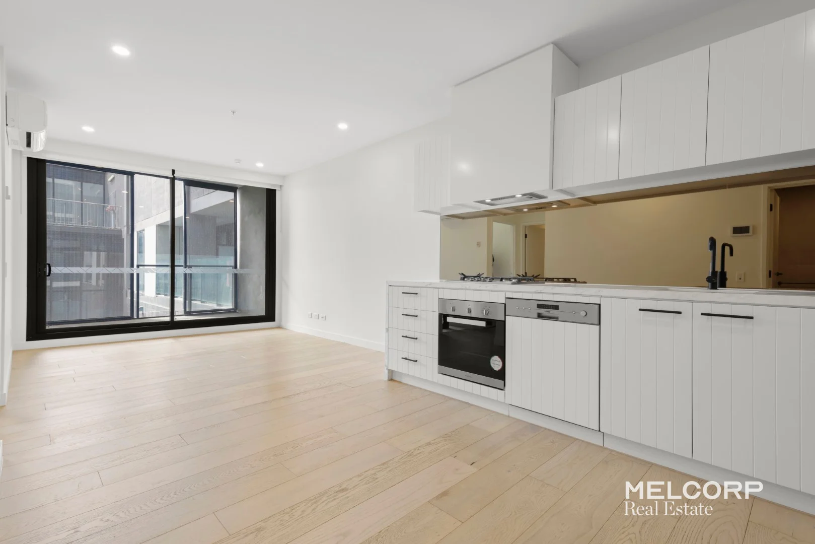 M-City 212/868 Blackburn Road (1/1)