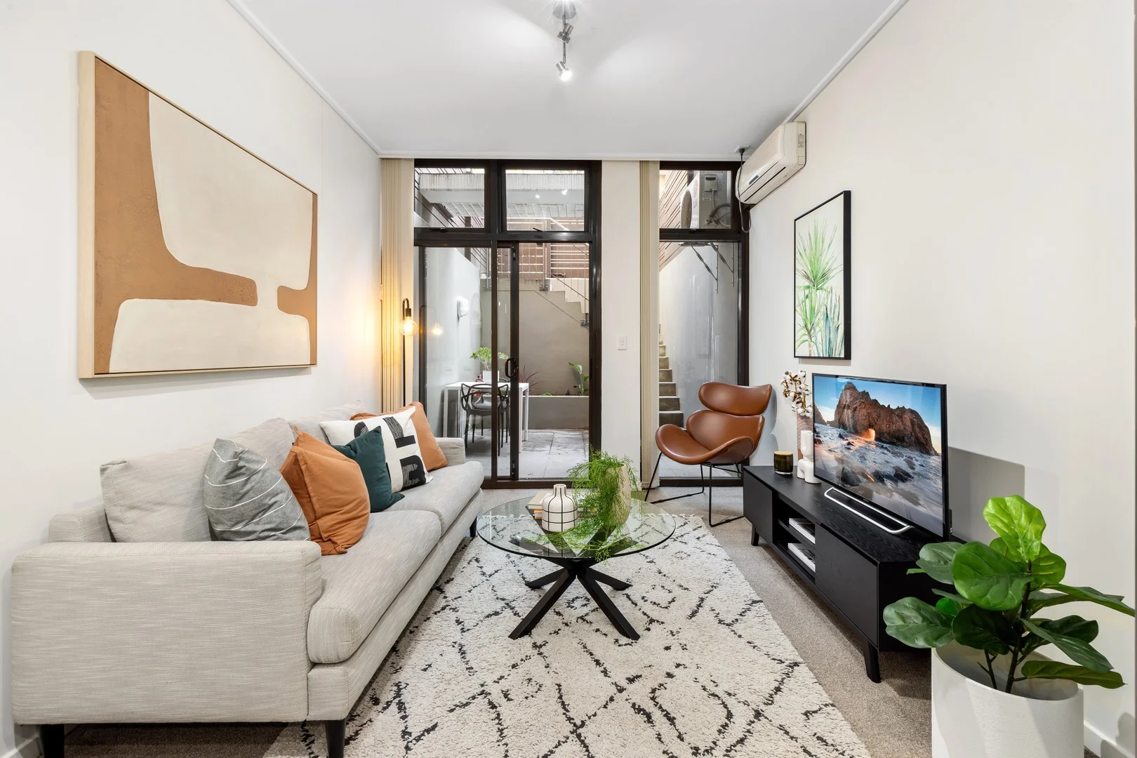 P304/287 Pyrmont Street (1/8)