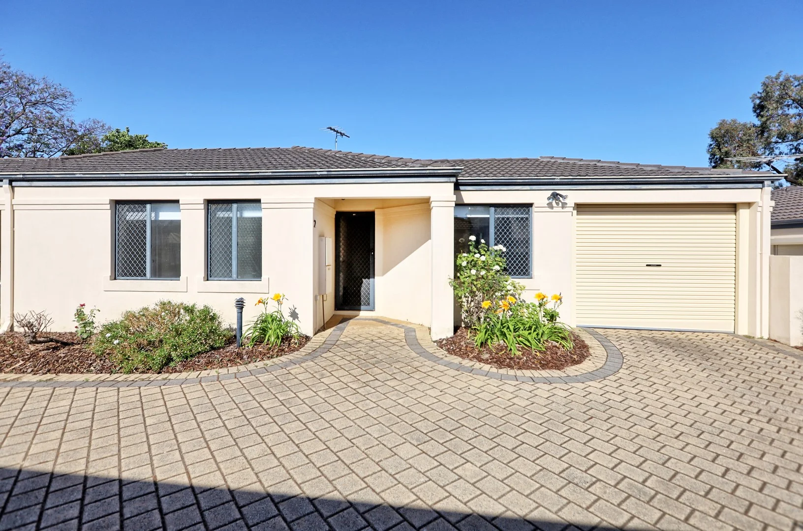 St James, WA 6102 (1/2)