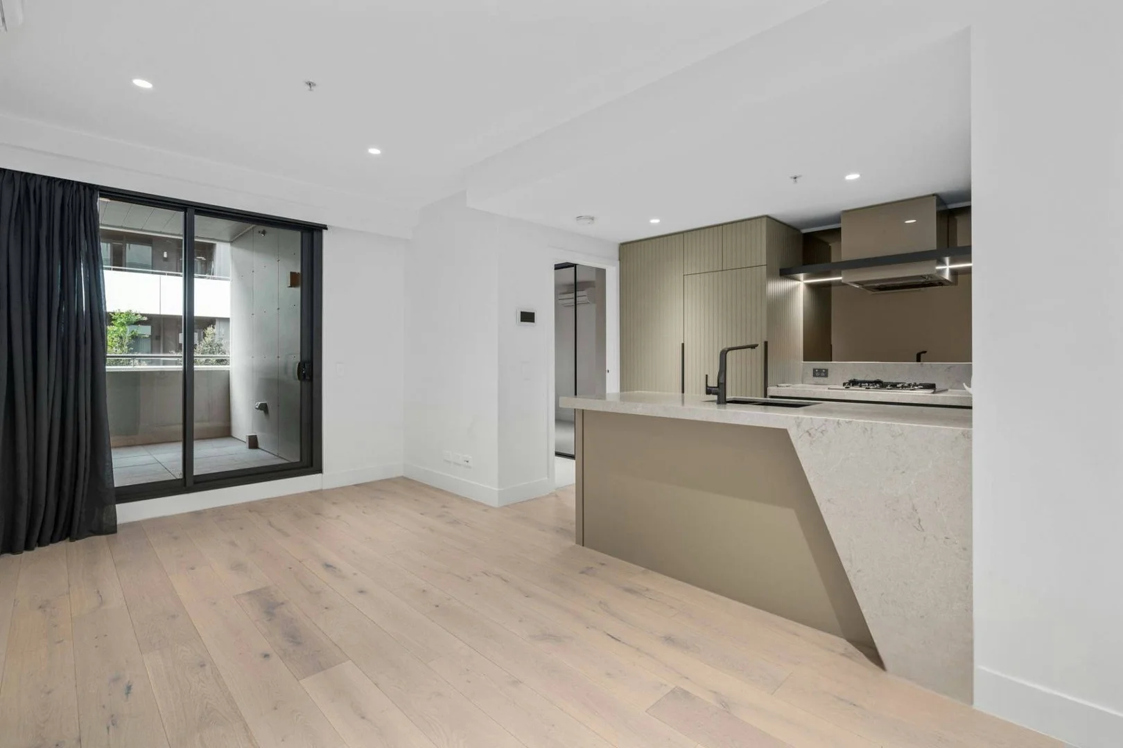 UG08/35 Camberwell Road (1/17)