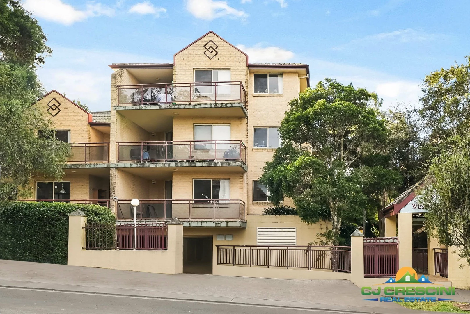 Unit 1/15-23 Mowle St (1/13)