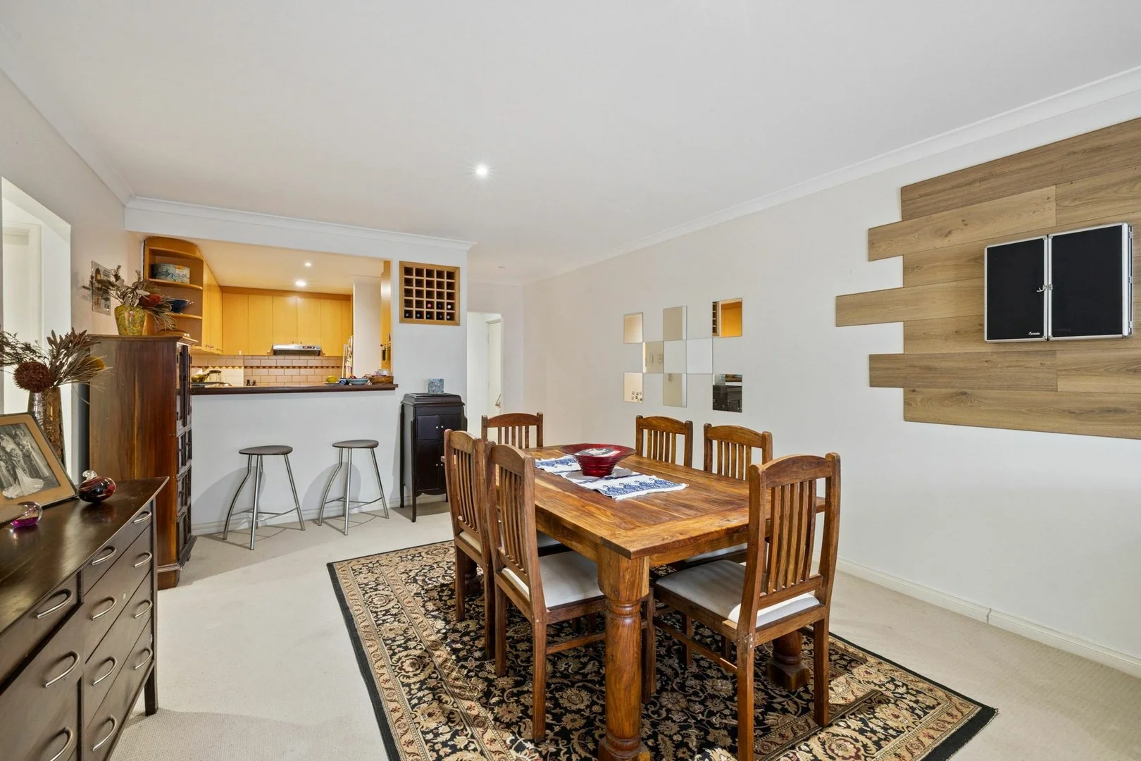 Unit 2/2 Henry Lawson Walk (1/23)