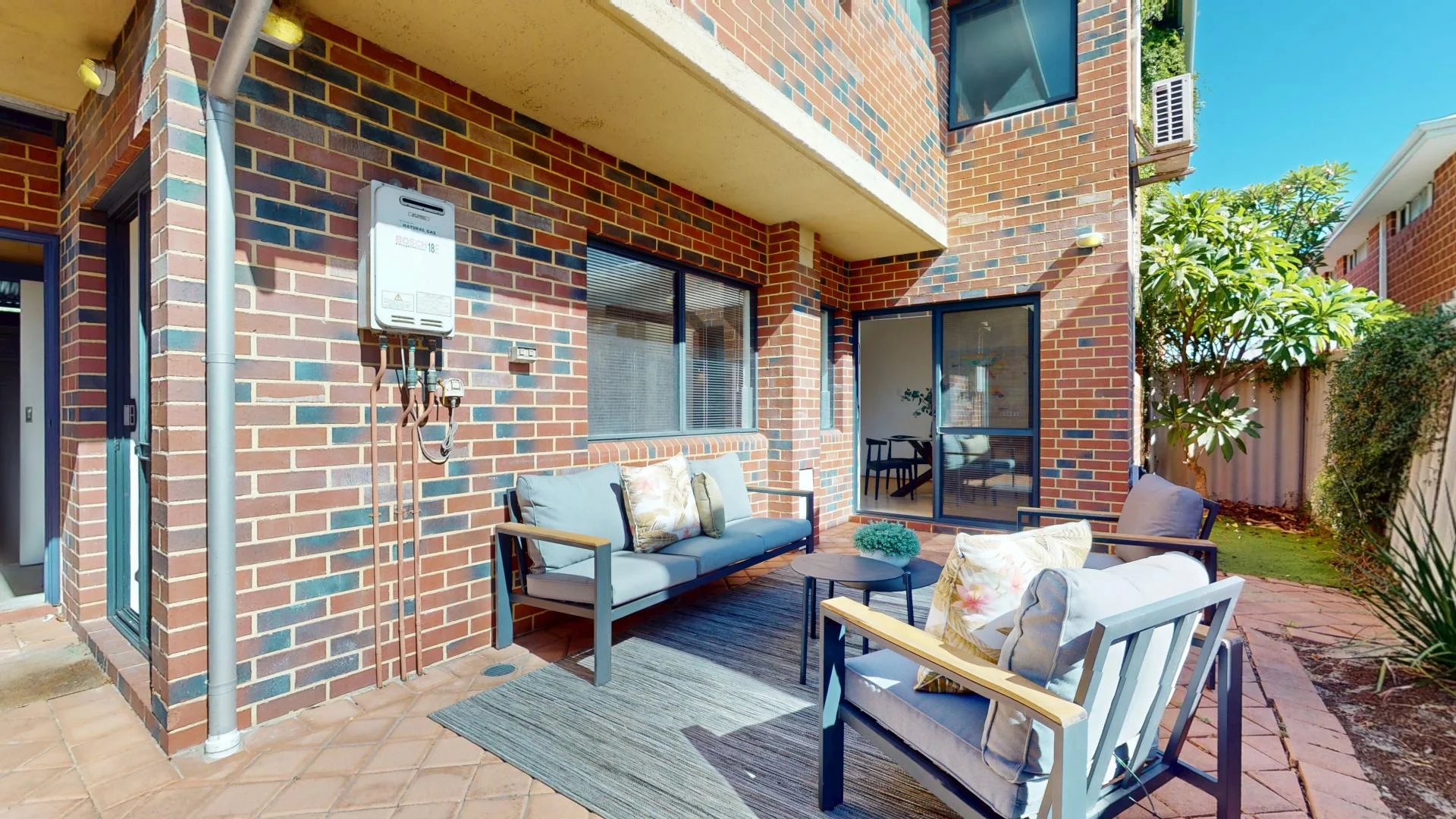 Unit 2/27 Elizabeth Street (1/21)
