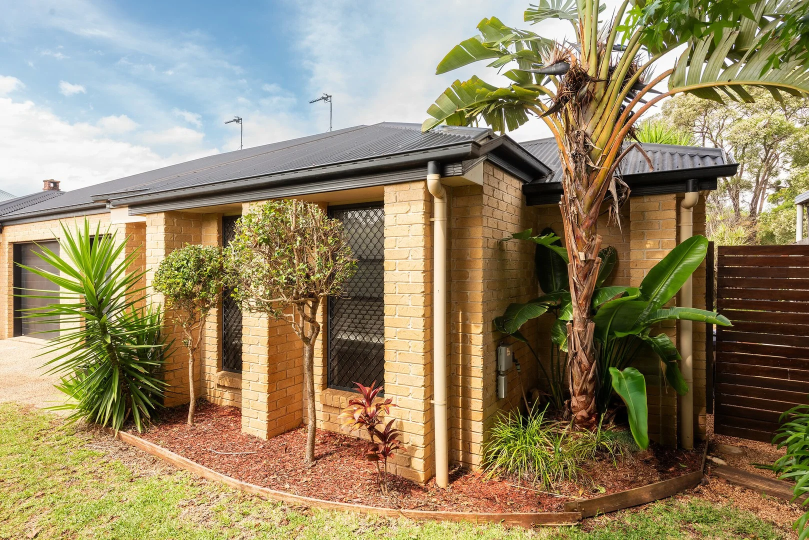 Unit 2/2A Empress St (1/12)