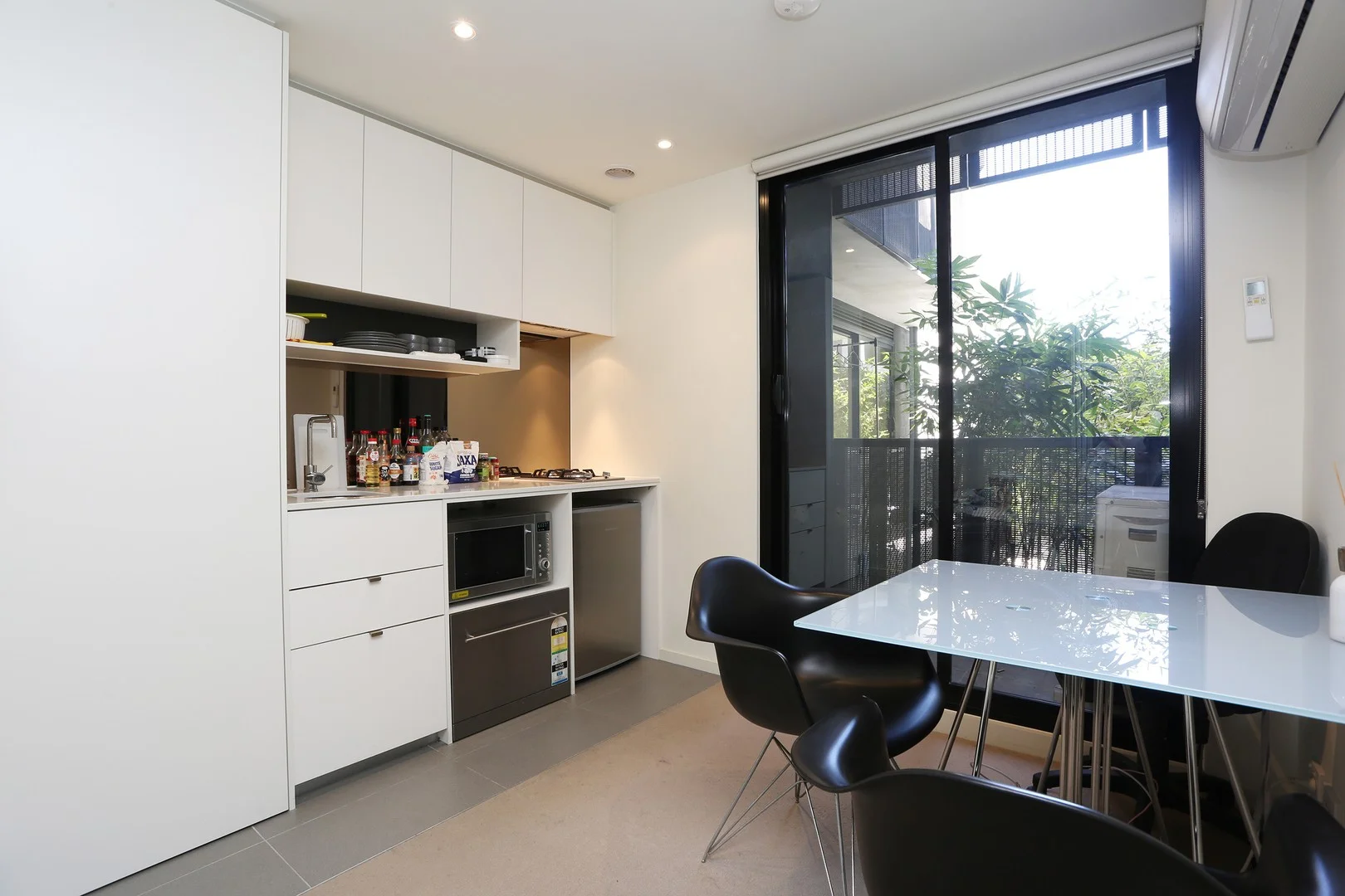 Unit 205/243 Franklin St (1/6)