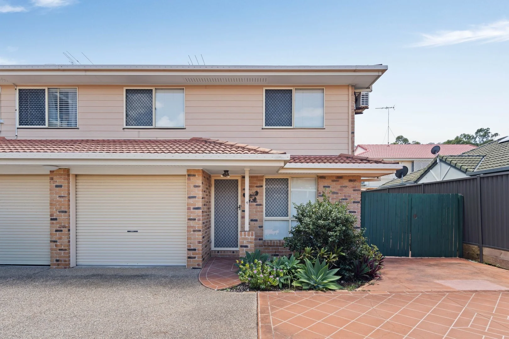 Unit 4/156 Middle Street (1/12)