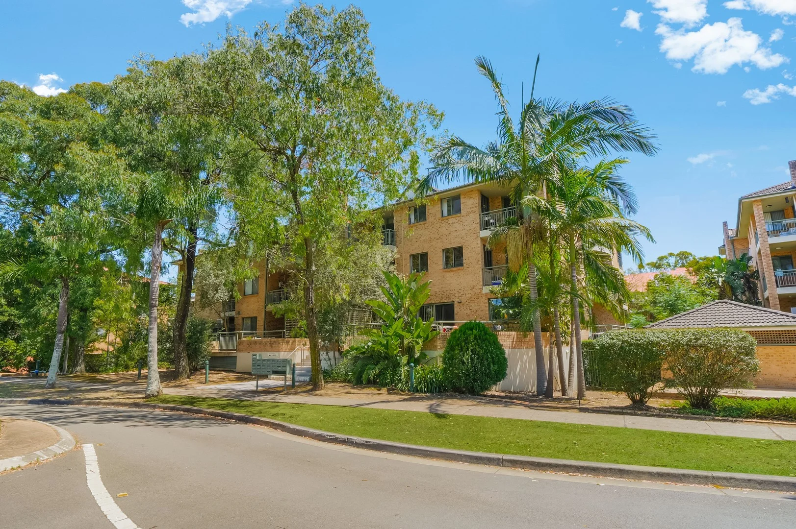 Unit 6/211 Mead Pl (1/11)